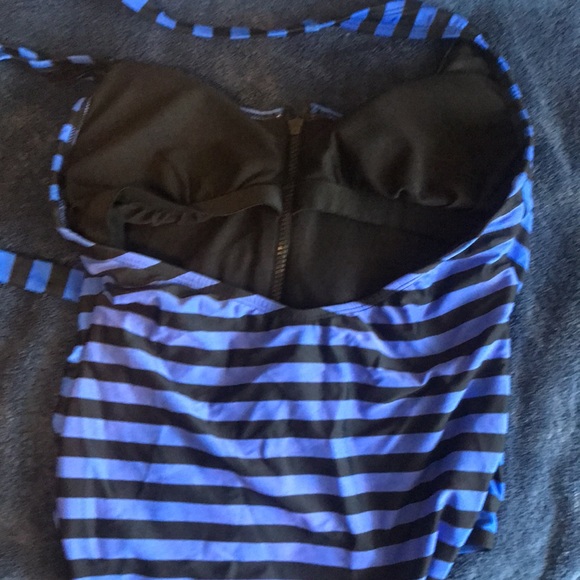 Bathing suit. One piece. - Picture 3 of 4